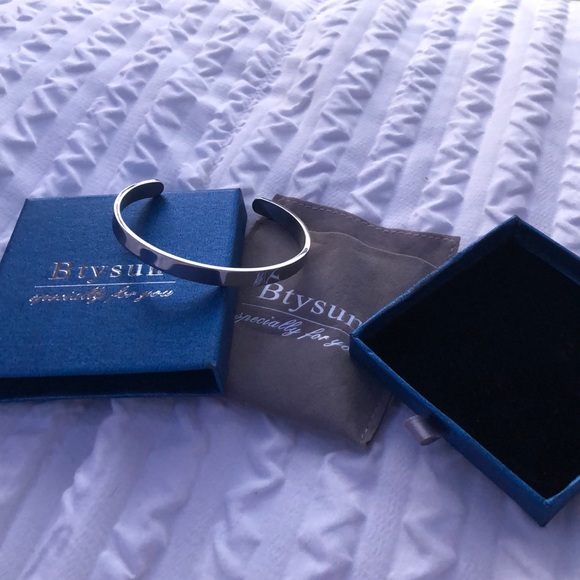 Bracelet - Picture 1 of 4